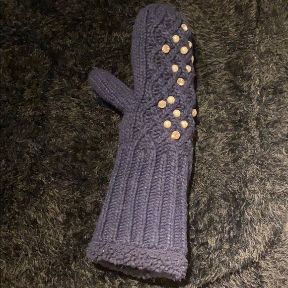 Mittens - Picture 3 of 4